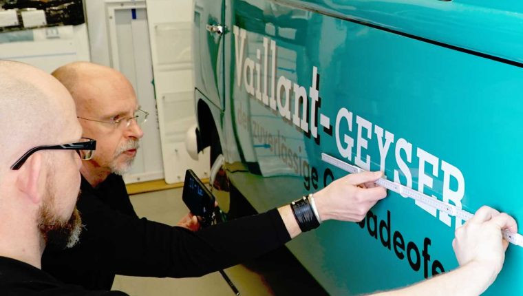 Historischer VW-Bus wird zur ultramodernen Photobox
